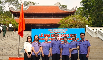 Đoàn thanh niên Viện KSND thành phố Hà Nội tham gia lễ báo công dâng...